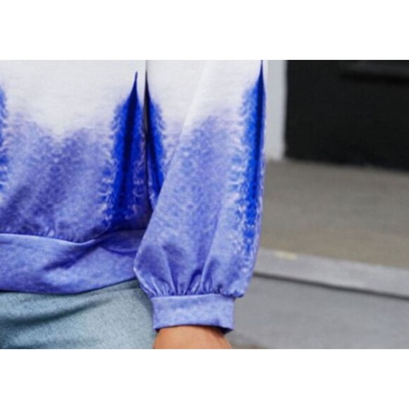 Women's Blue Gradient Long Sleeve Sweatshirt - size Large - Picture 4 of 5